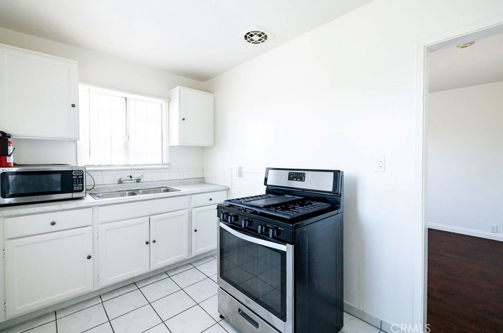 1629 37th St, Los Angeles CA  90018-4524 exterior