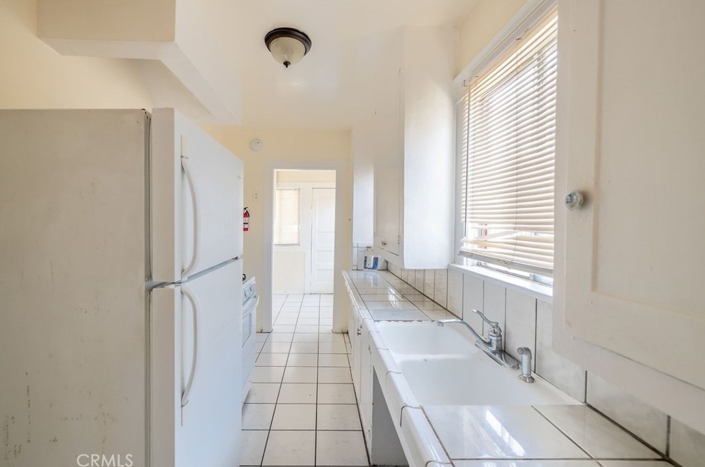1629 37th St, Los Angeles CA  90018-4524 exterior