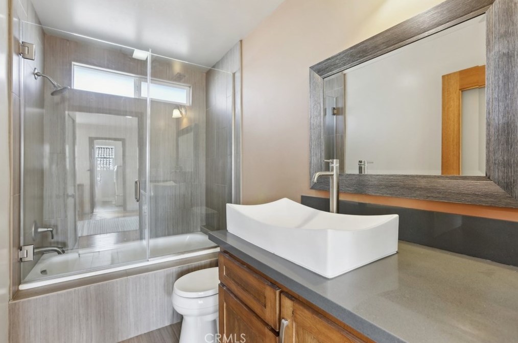 4235 59th Pl, Los Angeles CA  90043-3449 exterior