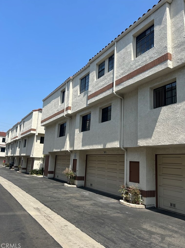 2971 Plaza Del Amo, Torrance CA  90503-7340 exterior