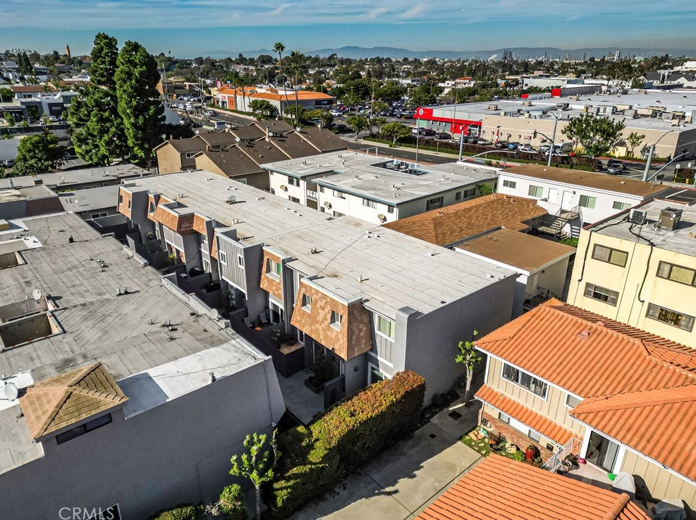 1155 11th St, Manhattan Beach CA  90266-6057 exterior