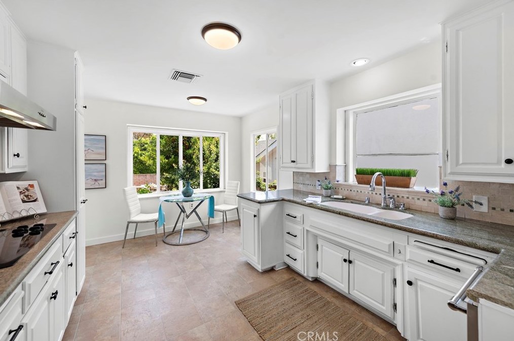 4022 Chestnut Ave, Long Beach CA  90807-3208 exterior