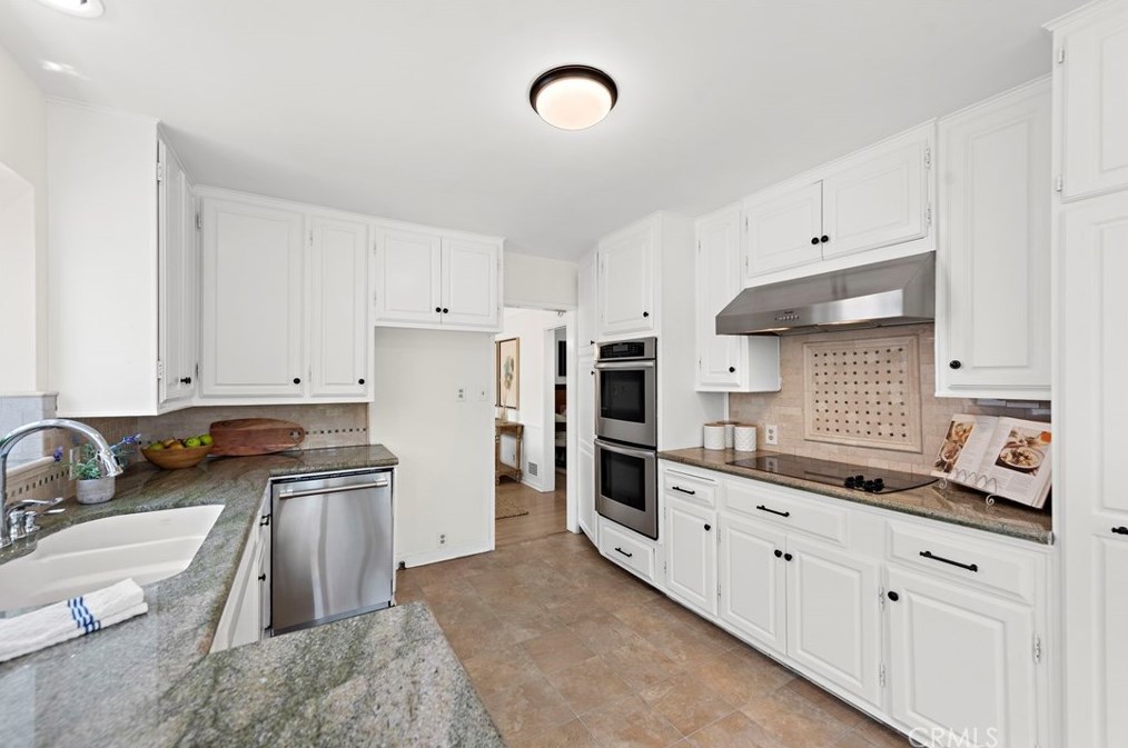 4022 Chestnut Ave, Long Beach CA  90807-3208 exterior