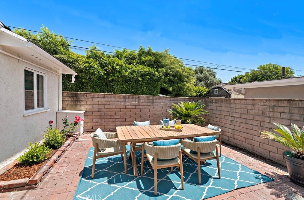 4022 Chestnut Ave, Long Beach CA  90807-3208 exterior