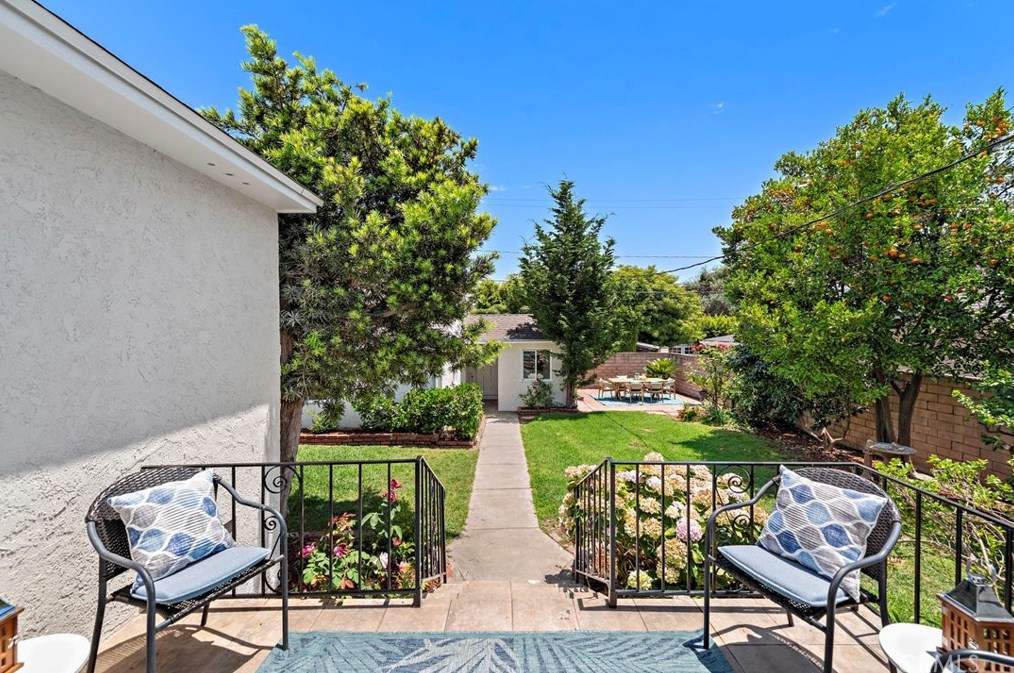 4022 Chestnut Ave, Long Beach CA  90807-3208 exterior