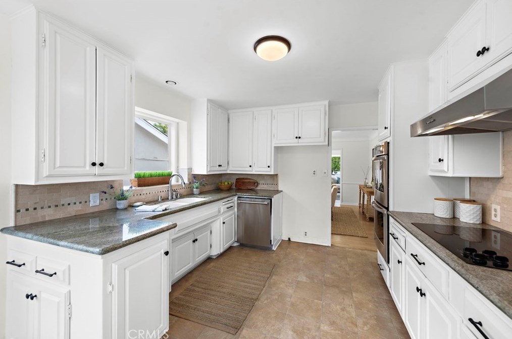 4022 Chestnut Ave, Long Beach CA  90807-3208 exterior