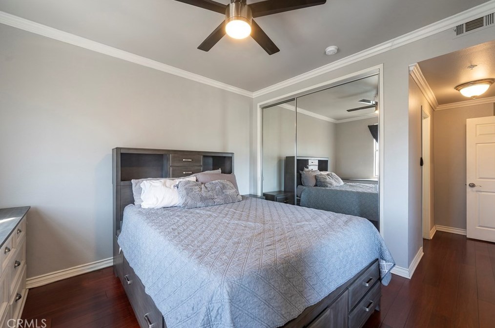 555 Maine Ave, Long Beach CA  90802-1164 exterior