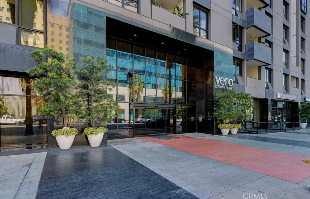 1234 Wilshire Blvd, Los Angeles CA  90017-1970 exterior