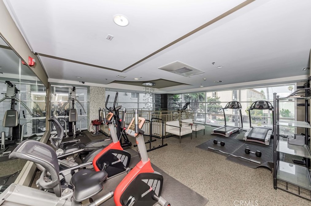 520 Kingsley Dr, Los Angeles CA  90004-1911 exterior