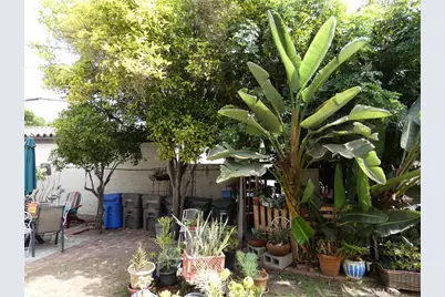 218 N Broadway, Redondo Beach, CA 90277 - Photo 11