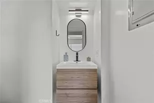 2067 Mayview Dr, Los Angeles, CA 90027 - Photo 13