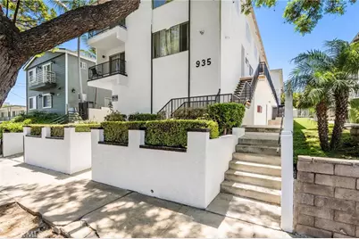 935 W 10th St, San Pedro, CA 90731 - Photo 3