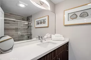 2208 The Strand, Manhattan Beach, CA 90266 - Photo 29