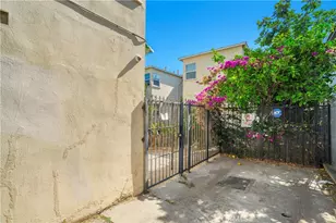 2011 S Shenandoah St, Los Angeles, CA 90034 - Photo 17