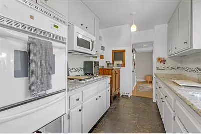 20906 Almazan, Woodland Hills, CA 91364 - Photo 9