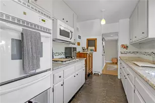 20906 Almazan, Woodland Hills, CA 91364 - Photo 9