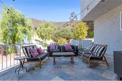 20906 Almazan, Woodland Hills, CA 91364 - Photo 3