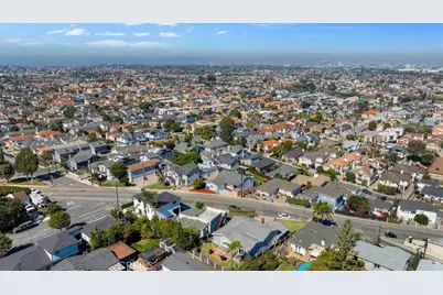 2407 Ripley Avenue, Redondo Beach, CA 90278 - Photo 35