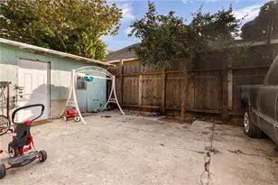 240 E 56th St, Los Angeles, CA 90011 - Photo 17