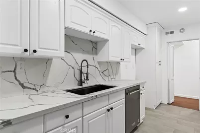 1045 N Kings Road #105, West Hollywood, CA 90069 - Photo 15