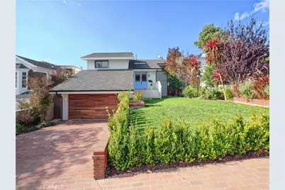 207 S Poinsettia Avenue, Manhattan Beach, CA 90266 - Photo 1
