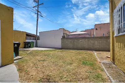 1054 W 81st Place, Los Angeles, CA 90044 - Photo 25