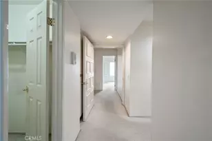 18100 Burbank, Tarzana, CA 91356 - Photo 25