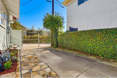 741 W 40th Street, San Pedro, CA 90731 - Photo 25