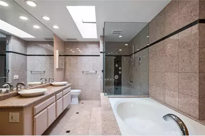 1995 Molino Avenue #302, Signal Hill, CA 90755 - Photo 17