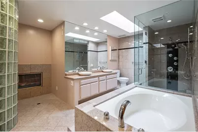 1995 Molino Avenue #302, Signal Hill, CA 90755 - Photo 13