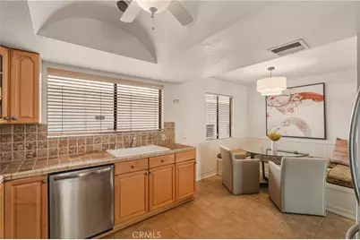 7061 Kester #C, Van Nuys, CA 91405 - Photo 9