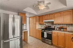 7061 Kester, Van Nuys, CA 91405 - Photo 11