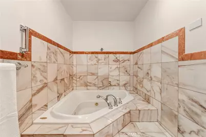 7061 Kester #C, Van Nuys, CA 91405 - Photo 17