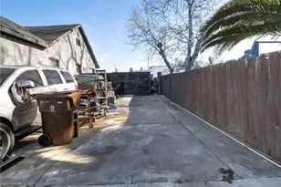 11113 Berendo Ave, Los Angeles, CA 90044 - Photo 17