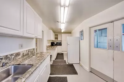 4643 W Rosecrans, Hawthorne, CA 90250 - Photo 11