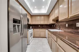 7218 Hillside Ave, Los Angeles, CA 90046 - Photo 15