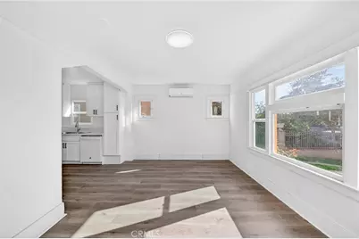 917 W 50th Place, Los Angeles, CA 90037 - Photo 11