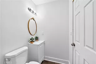 917 W 50th Pl, Los Angeles, CA 90037 - Photo 33