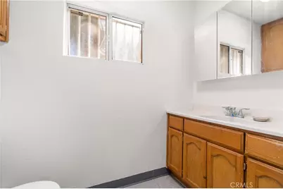 856 W 126th Street, Los Angeles, CA 90044 - Photo 17