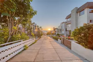 229 7th St, Manhattan Beach, CA 90266 - Photo 25