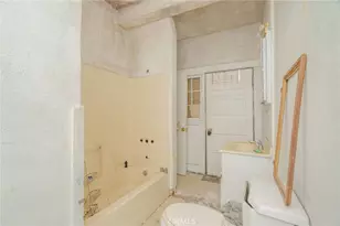 1970 S La Salle Ave, Los Angeles, CA 90018 - Photo 11