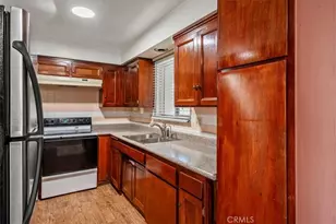 21403 Catskill Ave, Carson, CA 90745 - Photo 7