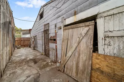 1220 E 40th Place, Los Angeles, CA 90011 - Photo 21