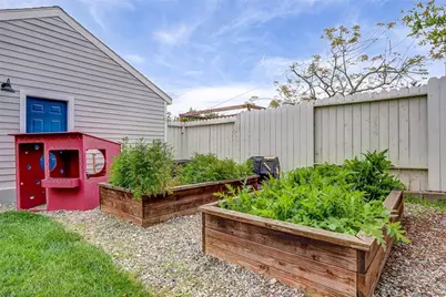 825 Center, El Segundo, CA 90245 - Photo 45