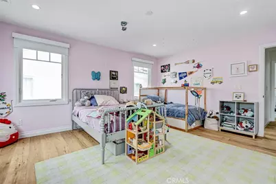 825 Center, El Segundo, CA 90245 - Photo 33