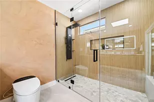 8454 Naylor Ave, Los Angeles, CA 90045 - Photo 29