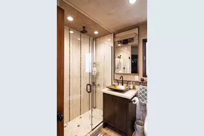 221 30th Street, Manhattan Beach, CA 90266 - Photo 19