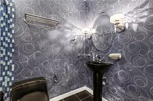 1045 N Kings Road, West Hollywood, CA 90069 - Photo 17