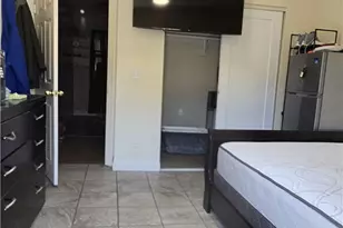 700 W 77th, Los Angeles, CA 90044 - Photo 11