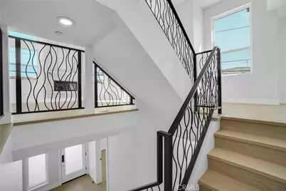 2407 Perkins Ln, Redondo Beach, CA 90278 - Photo 17